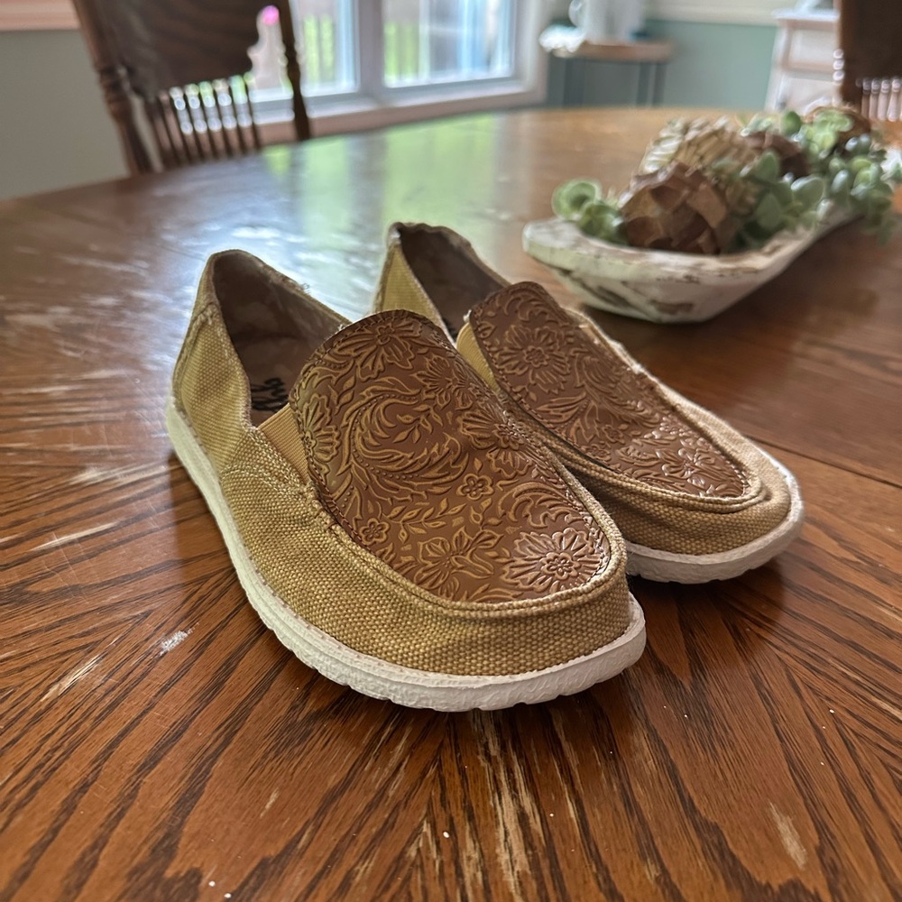 women’s slip in sneakers